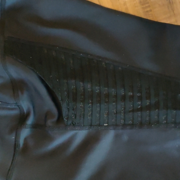 EUC CNC Black leggings with Striped Mesh Pockets - Picture 5 of 6